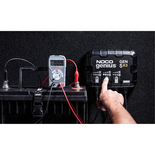 Chargeur de batterie embarqu&eacute; &agrave; 3 sorties de 15 amp&egrave;res Gen5X3 Genius WestPier
