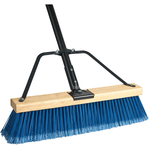 Balai-brosse &agrave; manche renforc&eacute; Ryno, 36", Fin, Soies PVC WestPier
