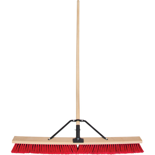 Balai-brosse &agrave; manche renforc&eacute;, 36", Moyen, Soies PVC WestPier