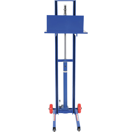 Gerbeur hydraulique &agrave; plateforme, M&eacute;canisme Pompe au pied, Capacit&eacute; de 400 lb, Levage max de 51-1/8" WestPier