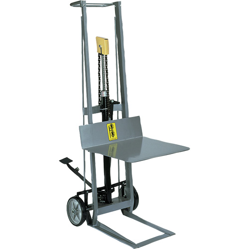 Gerbeur hydraulique &agrave; plateforme, M&eacute;canisme Pompe au pied, Capacit&eacute; de 400 lb, Levage max de 54" WestPier