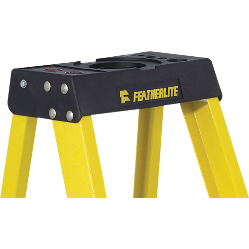 Industrial Heavy-Duty Stepladders (6400 Series), 4', Fibreglass, 300 lbs. Capacity, Type 1A WestPier