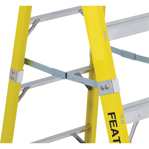 Industrial Heavy-Duty Stepladders (6400 Series), 4', Fibreglass, 300 lbs. Capacity, Type 1A WestPier