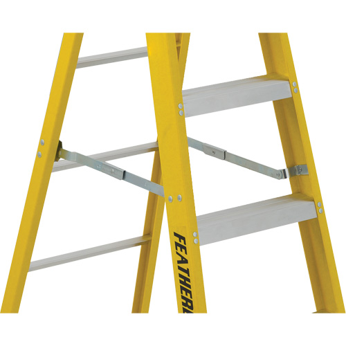 Industrial Heavy-Duty Stepladders (6900 Series), 4', Fibreglass, 300 lbs. Capacity, Type 1A WestPier