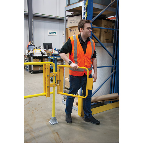 Safety Swing Gate, 21" H x 16" - 26" W WestPier