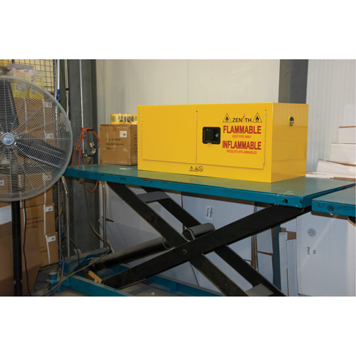 Armoire pour produits inflammables, 12 gal., 2 Porte(s), 43" La x 18" h x 18" p WestPier