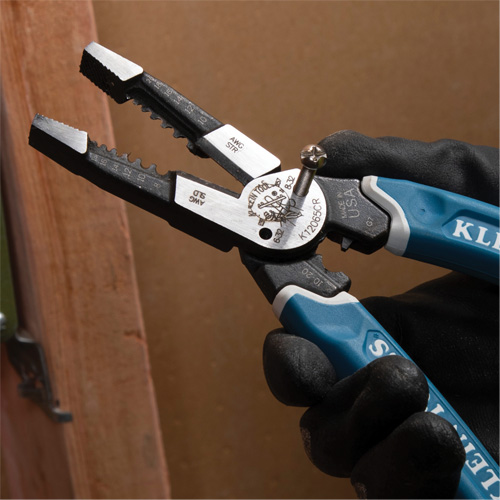 Outil polyvalent Klein-Kurve pour d&eacute;nuder, couper et sertir les fils, 8-1/4" lo, 8 - 20 AWG WestPier