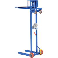 Empileur &agrave; plateforme, M&eacute;canisme Treuil manuel, Capacit&eacute; de 400 lb, Levage max de 58" WestPier