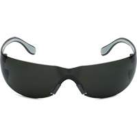 Lunettes de s&eacute;curit&eacute; Adapt Lite, Lentille Fum&eacute;e, Antibu&eacute;e/Anti-&eacute;gratignures, ANSI Z87+/R&eacute;pond ou surpasse la norme CSA Z94.3 WestPier
