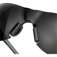Lunettes de s&eacute;curit&eacute; Adapt Lite, Lentille Fum&eacute;e, Antibu&eacute;e/Anti-&eacute;gratignures, ANSI Z87+/R&eacute;pond ou surpasse la norme CSA Z94.3 WestPier